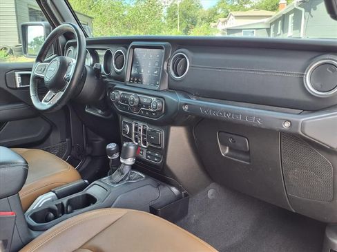 Used 2021 Jeep Wrangler Unlimited Rubicon 4xe w/ Cold Weather Group AWD/4WD image 12