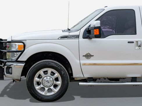 Used 2016 Ford F250 Lariat w/ Lariat Interior Package image 9