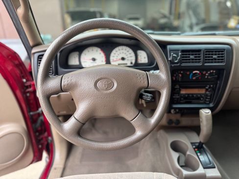 Used 2004 Toyota Tacoma PreRunner image 19