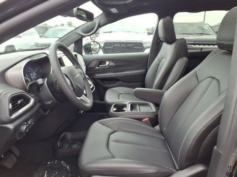 New 2027 Chrysler Pacifica Select FWD image 15
