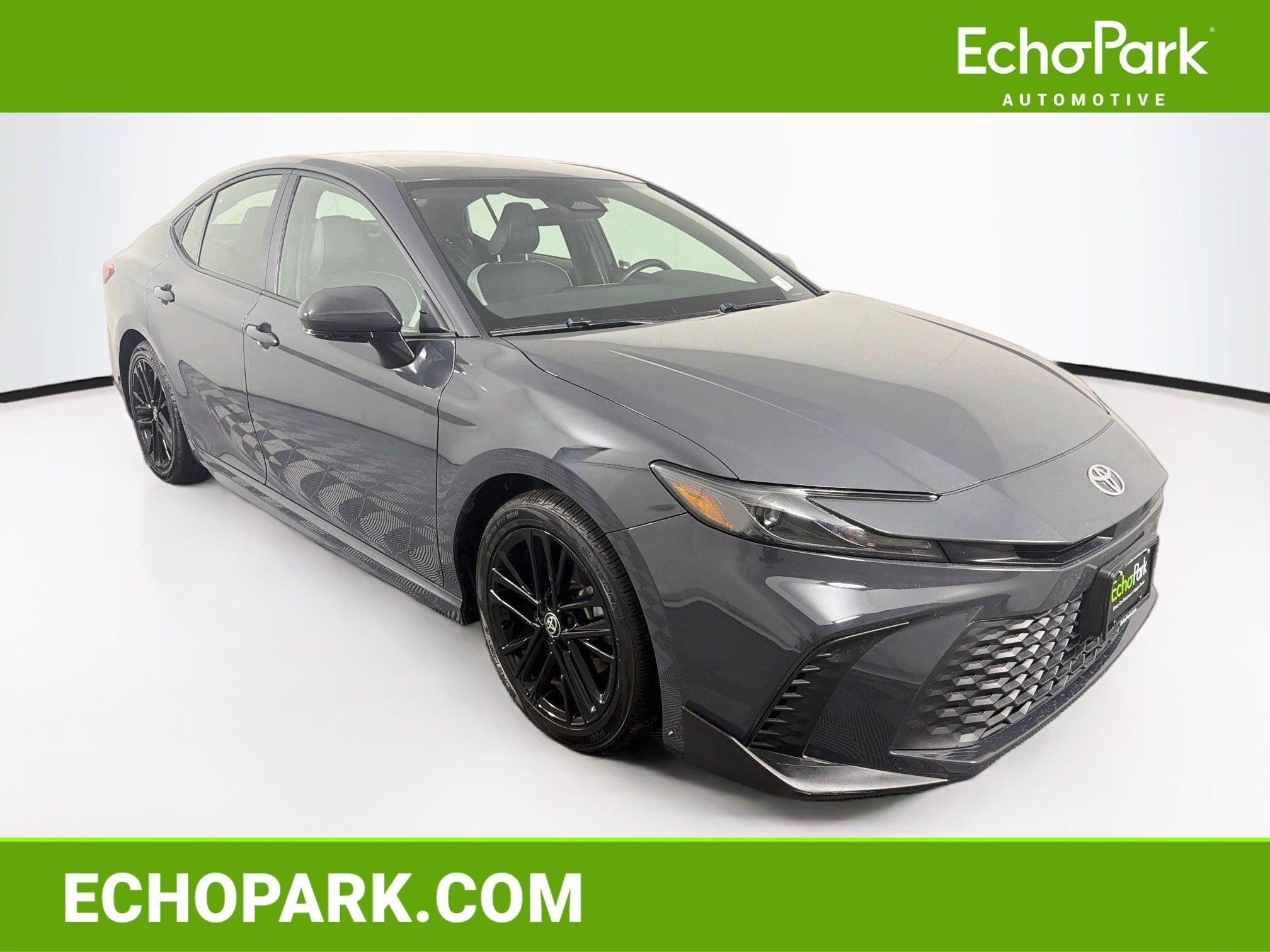 Used 2025 Toyota Camry SE FWD image 1