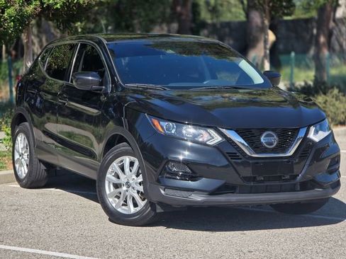 Used 2021 Nissan Rogue Sport S image 1