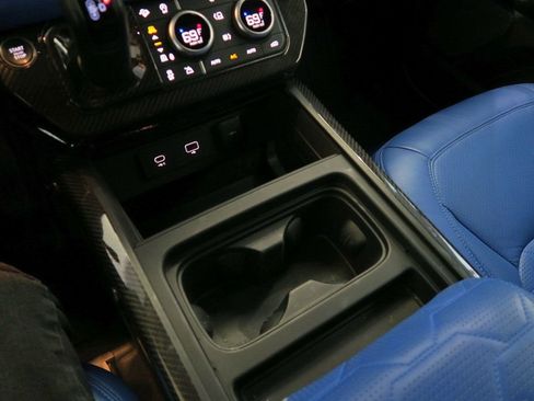 Used 2024 Land Rover Defender 110 X-Dynamic SE image 22