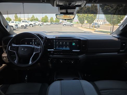Used 2024 Chevrolet Silverado 2500 ZR2 w/ Technology Package AWD/4WD image 15
