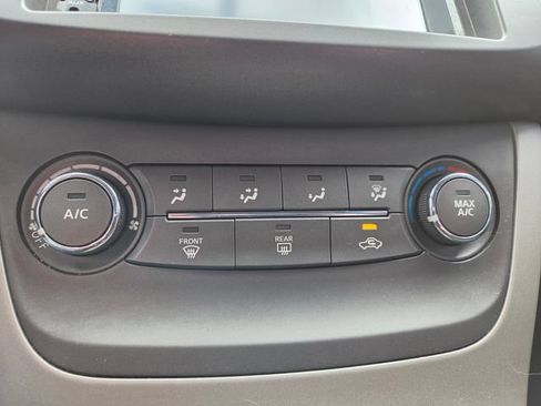 Used 2014 Nissan Sentra SV FWD image 17