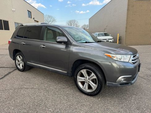 Used 2011 Toyota Highlander Limited w/ Tow Pkg image 12