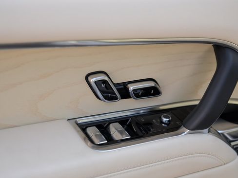 Used 2024 Land Rover Range Rover Autobiography image 39