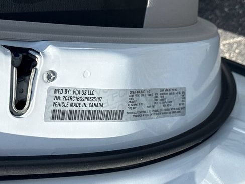 Used 2023 Chrysler Pacifica Touring-L FWD image 29