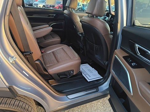 Used 2022 Kia Telluride SX w/ SX Prestige Package image 19