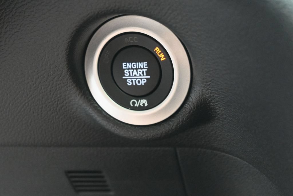 New 2027 Chrysler Pacifica Select w/ Family Tech Group FWD image 19