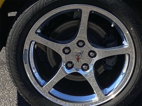 Used 2004 Chevrolet Corvette Coupe w/ Roof Package image 8