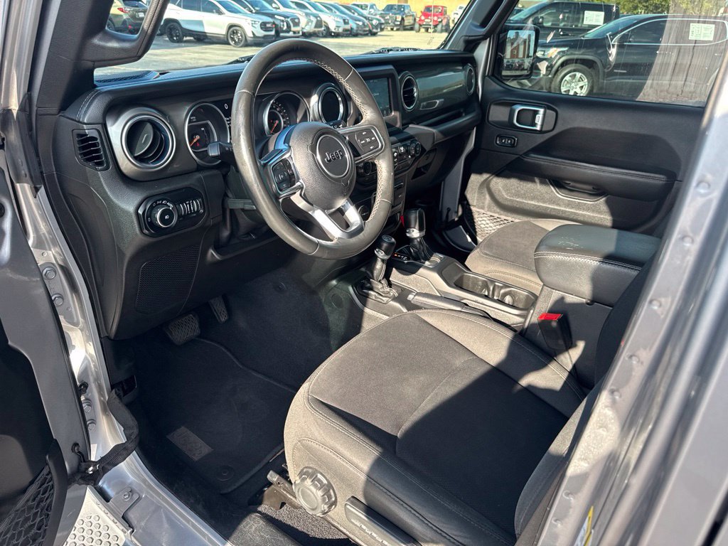 Used 2019 Jeep Wrangler Unlimited Sahara AWD/4WD image 19