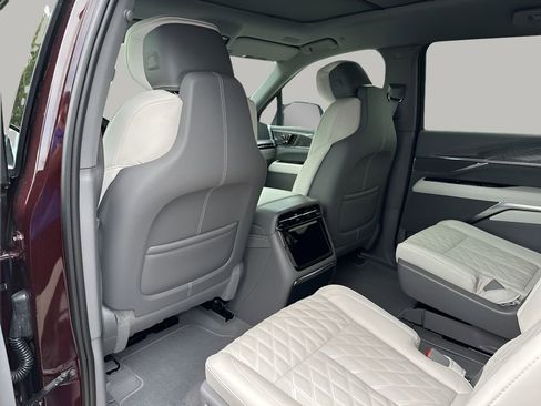New 2025 Cadillac Escalade IQ Sport 1 w/ LPO, ONYX Package image 19