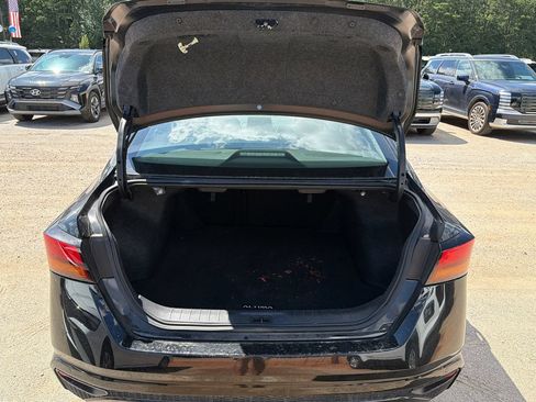 Used 2025 Nissan Altima 2.5 SV FWD image 14