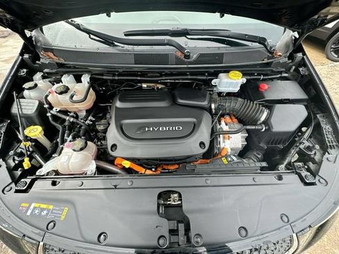 Used 2023 Chrysler Pacifica Touring-L FWD image 32