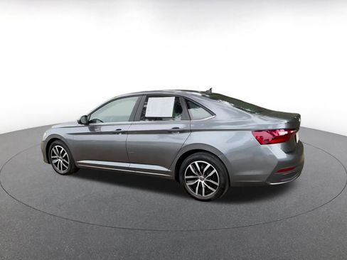 Used 2025 Volkswagen Jetta SE image 11