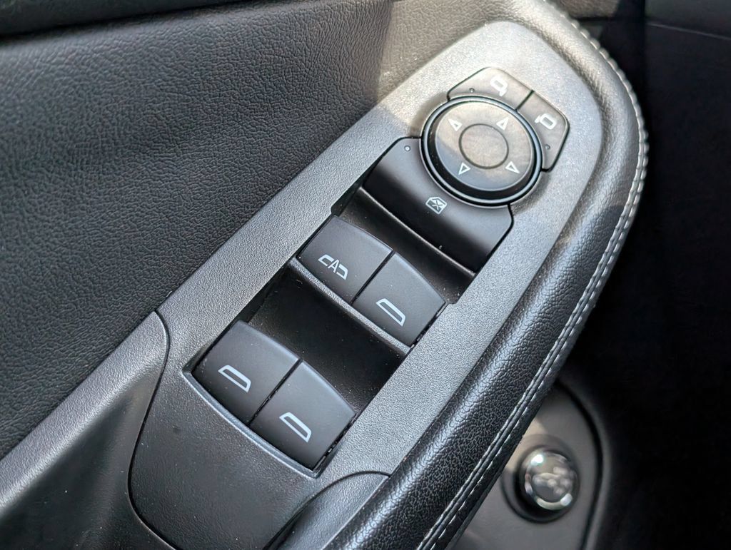 Used 2022 Buick Encore GX Essence w/ Experience Buick Package FWD image 23
