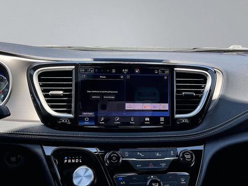 New 2027 Chrysler Pacifica Select FWD image 10