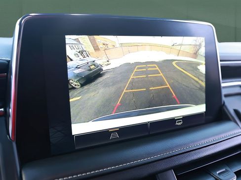 Used 2024 GMC Yukon SLT image 49