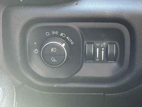 Used 2019 RAM 2500 Laramie AWD/4WD image 18