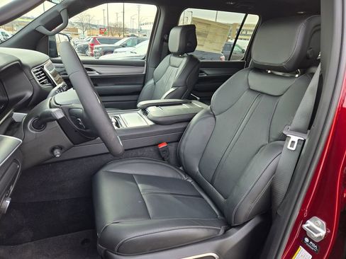 New 2026 Jeep Grand Wagoneer 4WD image 13