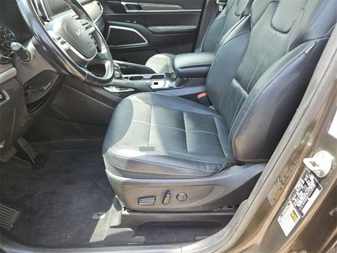 Used 2022 Kia Telluride EX w/ EX Premium Package image 16
