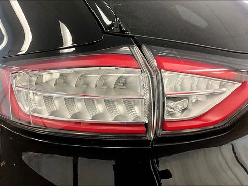 Used 2018 Ford Edge SE image 28