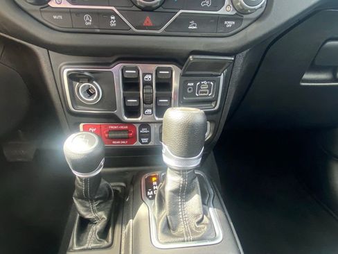 Used 2024 Jeep Wrangler Unlimited Rubicon image 17