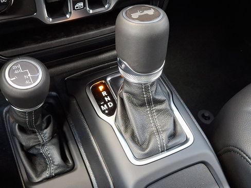 New 2026 Jeep Wrangler Unlimited Sahara AWD/4WD image 10