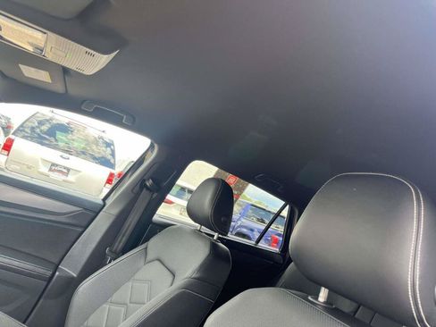 Used 2025 Volkswagen Atlas Cross Sport SE FWD image 5