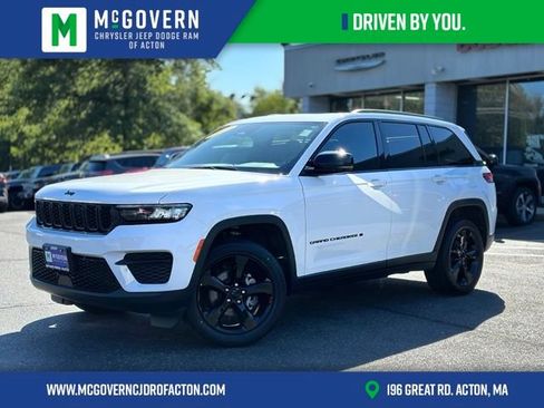 Used 2023 Jeep Grand Cherokee Altitude AWD/4WD image 1