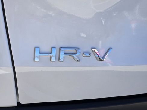 Certified 2025 Honda HR-V LX image 11