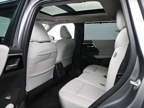 Used 2023 Mitsubishi Outlander SEL AWD/4WD image 27