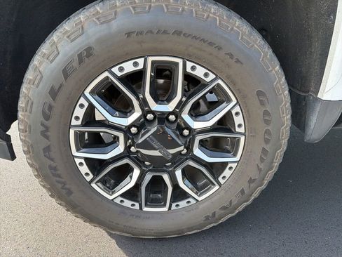 Used 2025 GMC Sierra 3500 Denali Ultimate AWD/4WD image 8