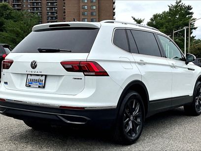 Used 2024 Volkswagen Tiguan SE w/ Panoramic Sunroof Package