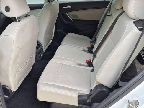 Used 2020 Volkswagen Tiguan SE w/ Panoramic Sunroof Package FWD image 25