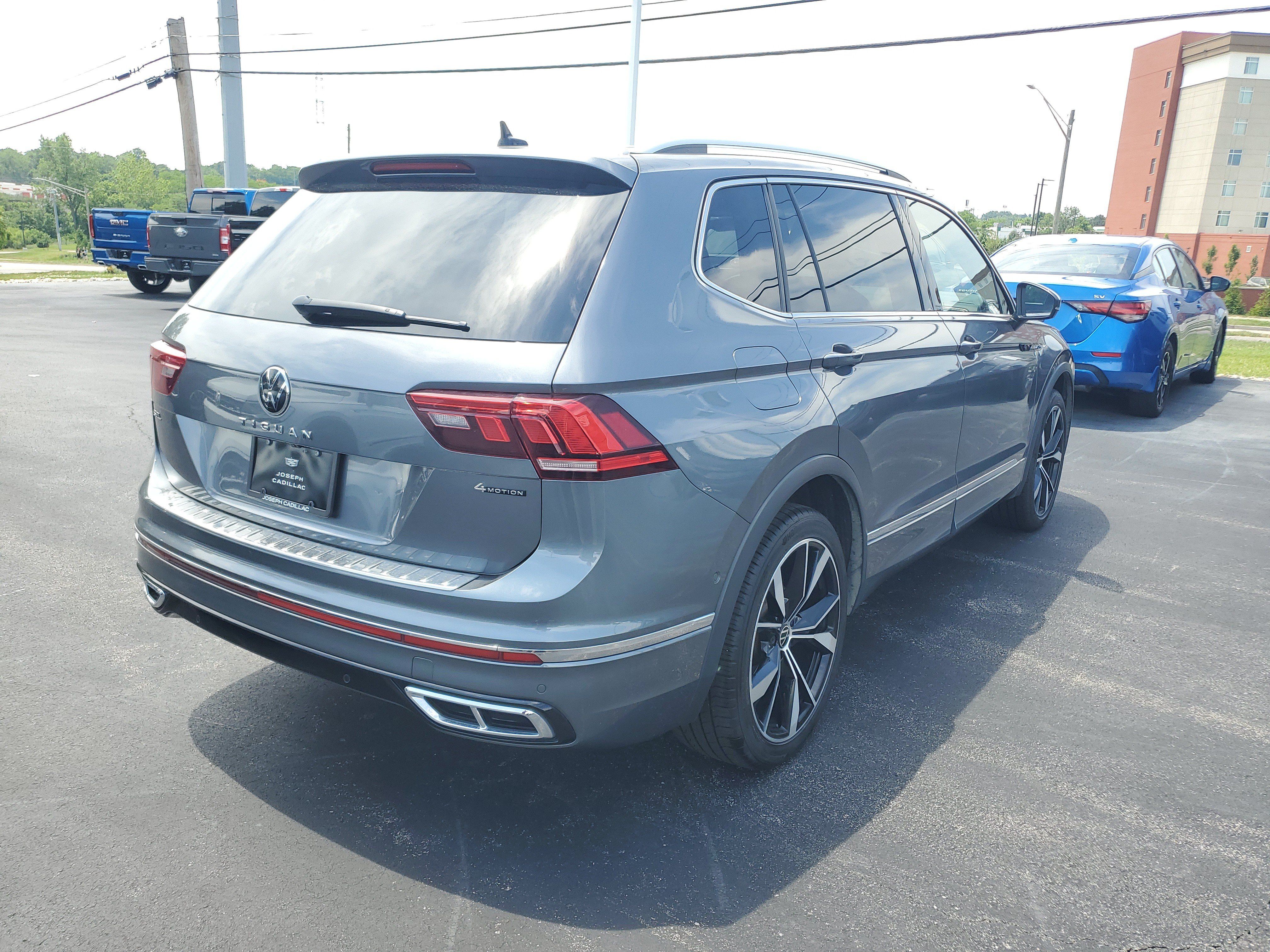 Used 2022 Volkswagen Tiguan SEL R-Line AWD/4WD image 3