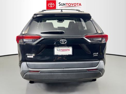 Used 2022 Toyota RAV4 XLE Premium AWD/4WD image 5