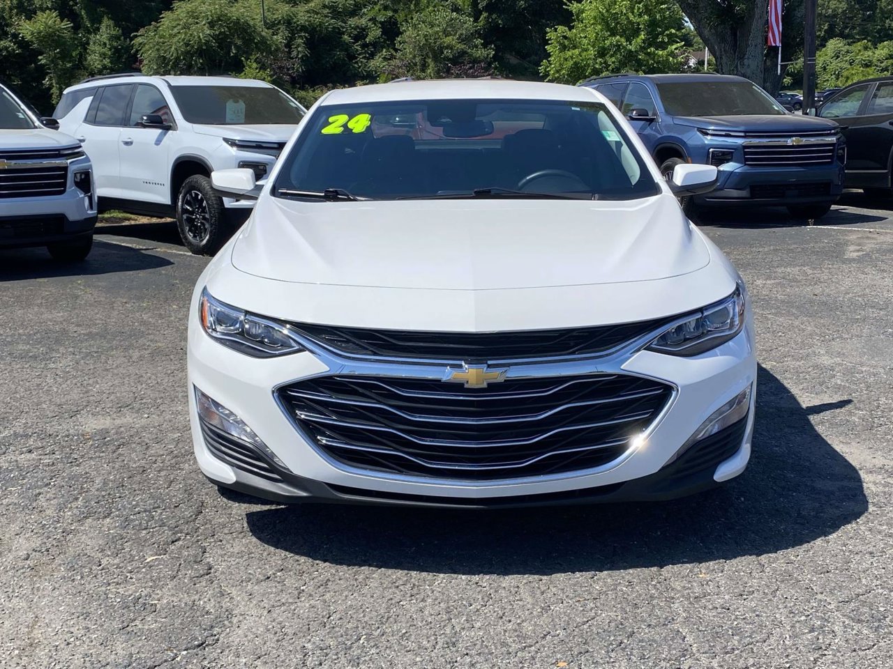 Used 2024 Chevrolet Malibu LT FWD image 2