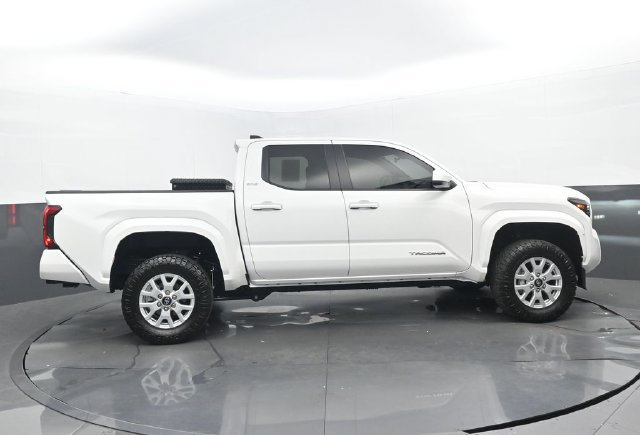 Used 2024 Toyota Tacoma SR5 AWD/4WD image 2