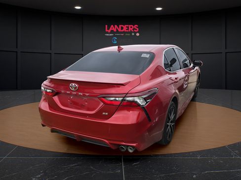 Used 2021 Toyota Camry SE FWD image 6