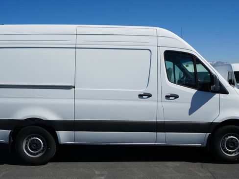 Used 2024 Mercedes-Benz Sprinter 144 Cargo image 5