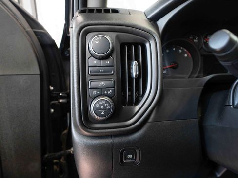 Used 2021 Chevrolet Silverado 2500 Custom w/ Custom Value Package image 11