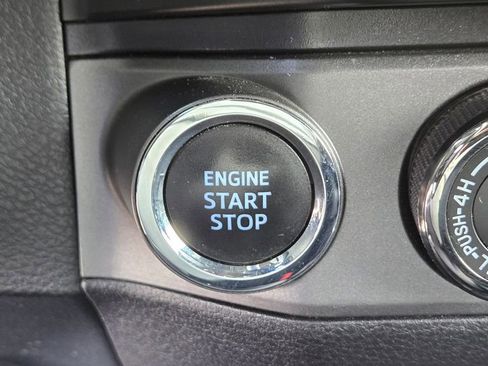 Used 2019 Toyota Tacoma TRD Sport AWD/4WD image 21