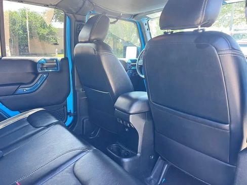 Used 2017 Jeep Wrangler Unlimited Sahara w/ Connectivity Group AWD/4WD image 24