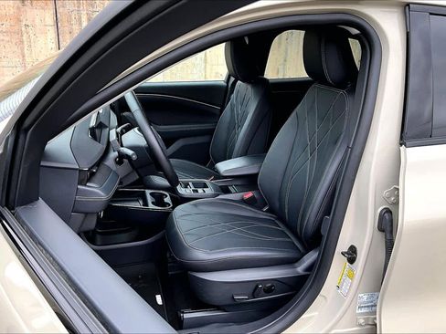 Used 2025 Ford Mustang Mach-E Select w/ Comfort Package Lite RWD image 7