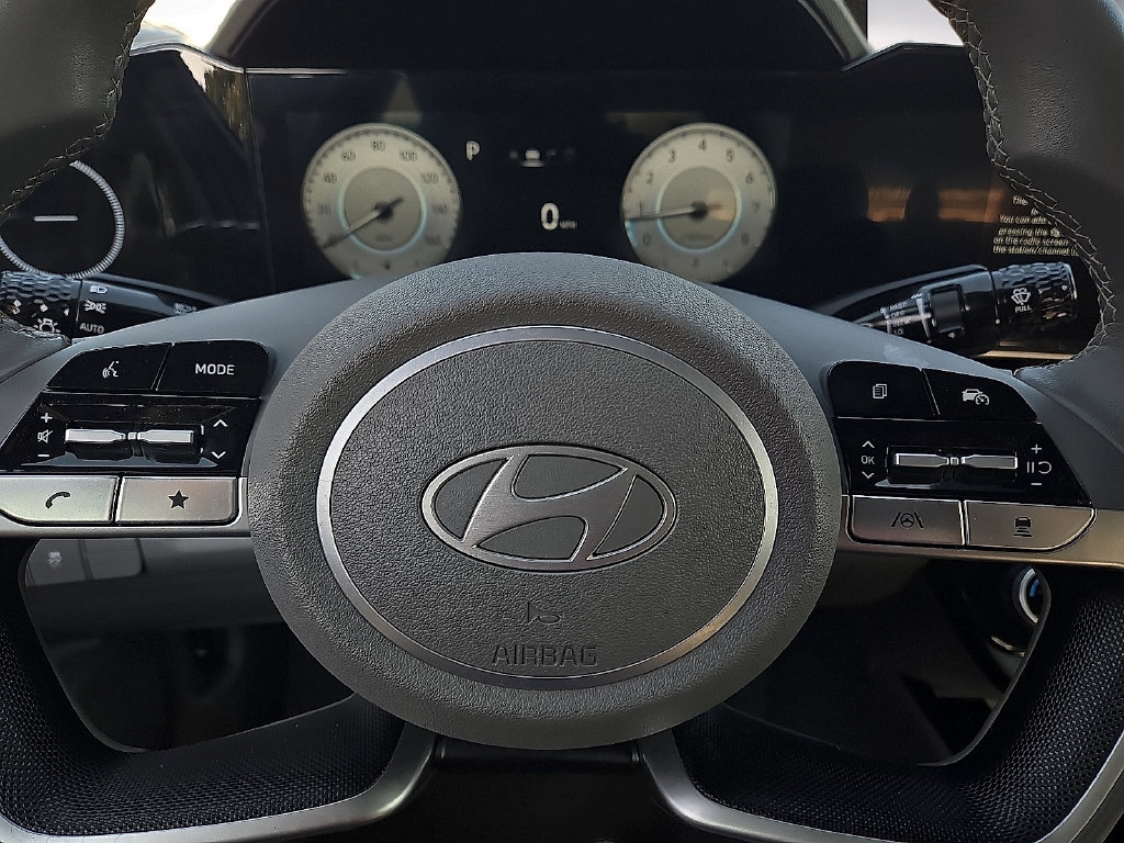 Used 2025 Hyundai Elantra SEL FWD image 19