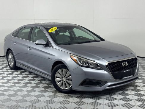 Used 2016 Hyundai Sonata SE image 2