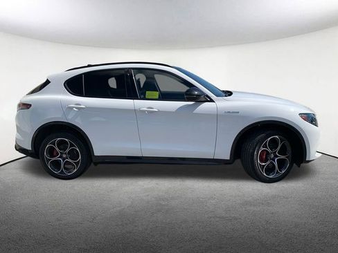 Used 2024 Alfa Romeo Stelvio Veloce image 15