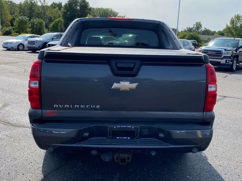 Used 2011 Chevrolet Avalanche LT image 15
